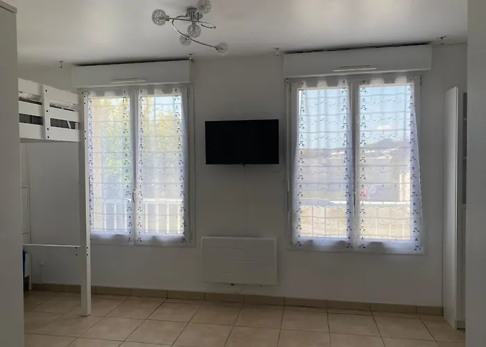 De L'eve: Beachside With Terrace Apartment