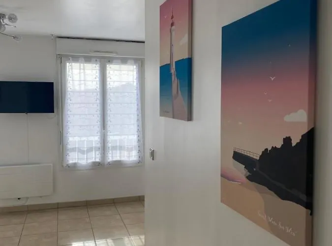 De L'eve: Beachside With Terrace