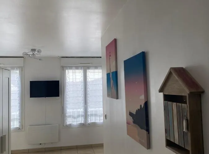 De L'eve: Beachside With Terrace Apartment