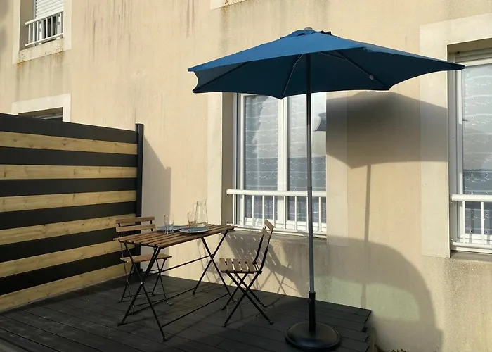 Apartment De L'eve: Beachside With Terrace *